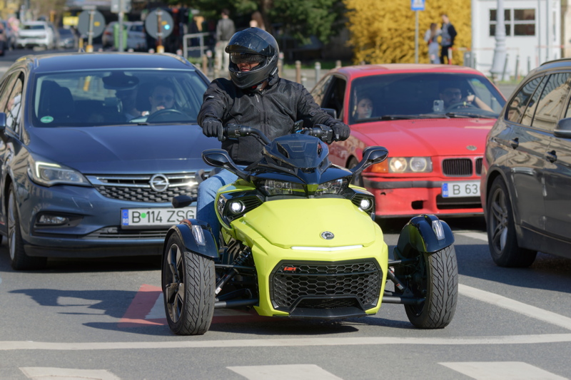 Three wheels vehicle